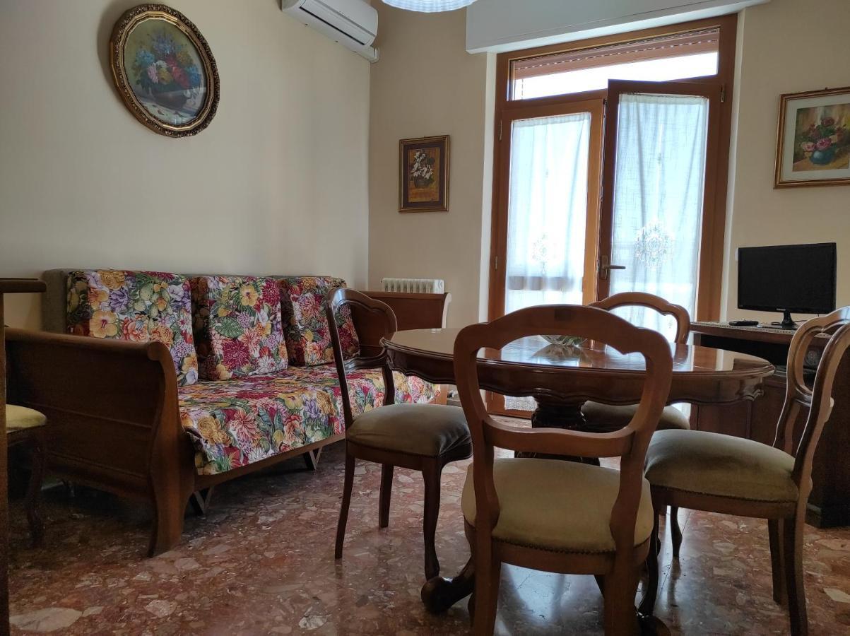 La Colonna Holiday House Apartment Lecce Exterior photo