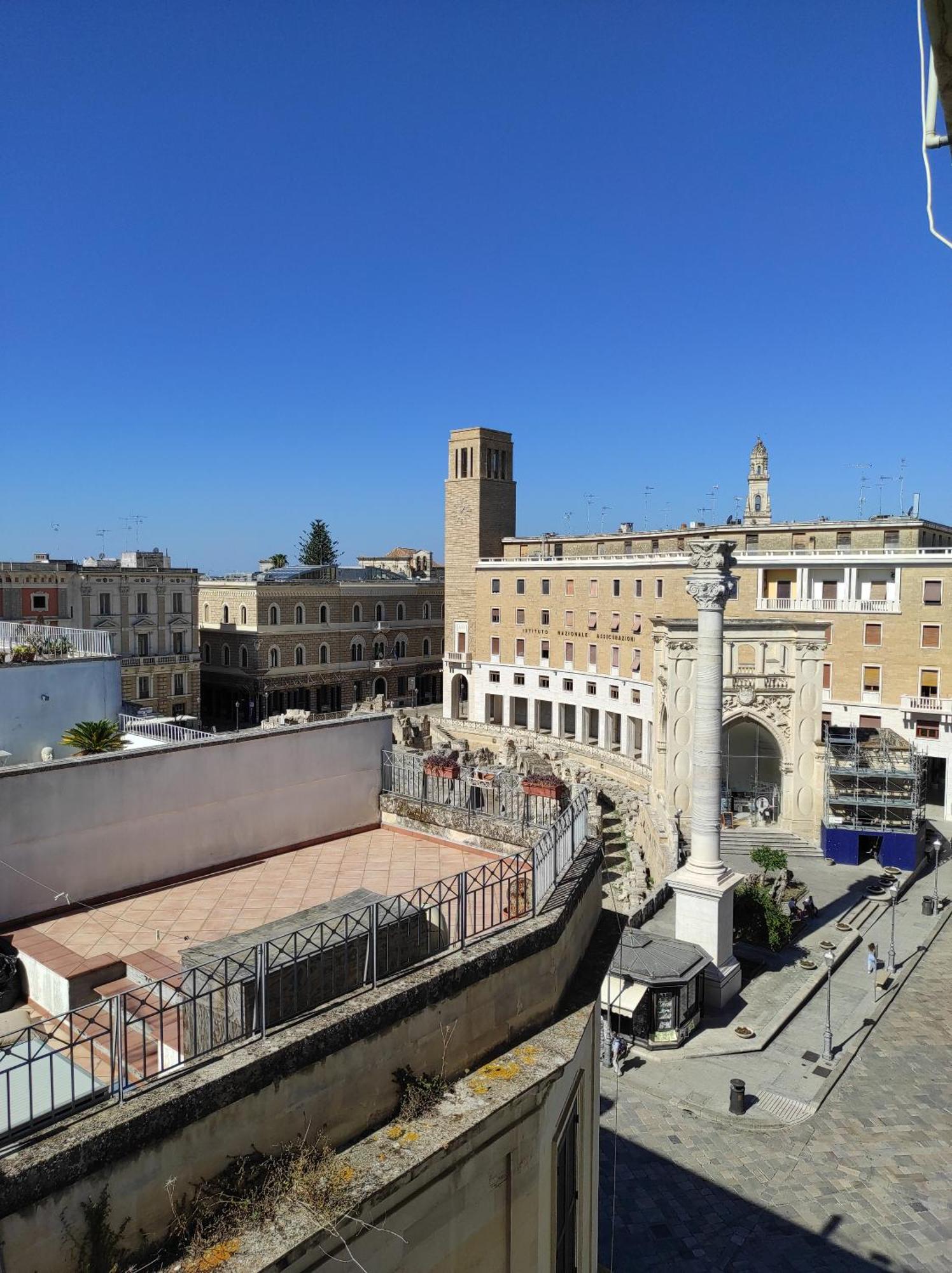 La Colonna Holiday House Apartment Lecce Exterior photo